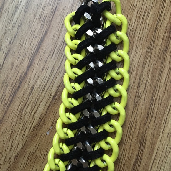 Black and yellow chain necklace - Picture 2 of 2